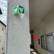 Neuer Defibrillator am Rathaus